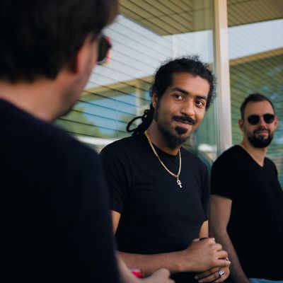 Nu het zonnetje (eindelijk) schijnt, verplaatsen we ook onze borrels naar buiten! 🌞 Daar hadden we gisteren gelijk een goede reden voor: onze collega's Sayid & Patrick waren namelijk 5 jaar in dienst. 🎉 Dit hebben we gevierd met een hapje, drankje én een heerlijk ijsje. 🍦Swipe voor een kleine recap. ➡️

lindenhaeghe development design