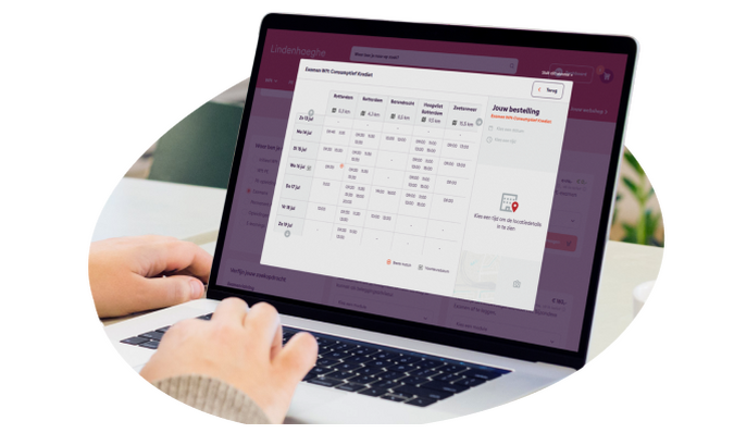 Boekingswidget op laptopscherm